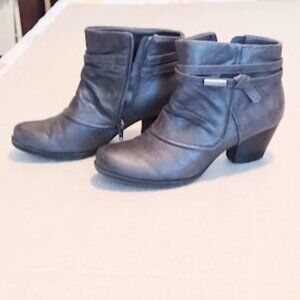 Baretraps women's block heel dark gray bootie, 7.5M